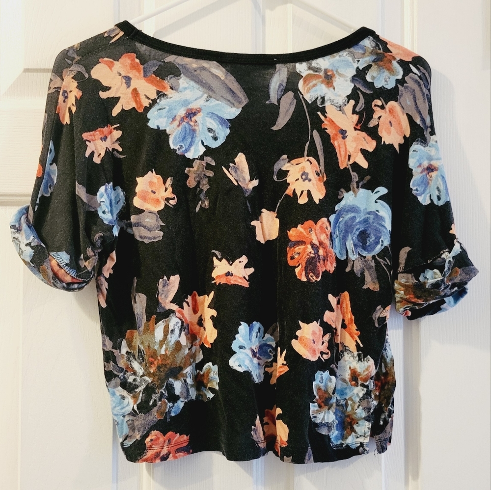 Small American Rag Floral top - Picture 2 of 3